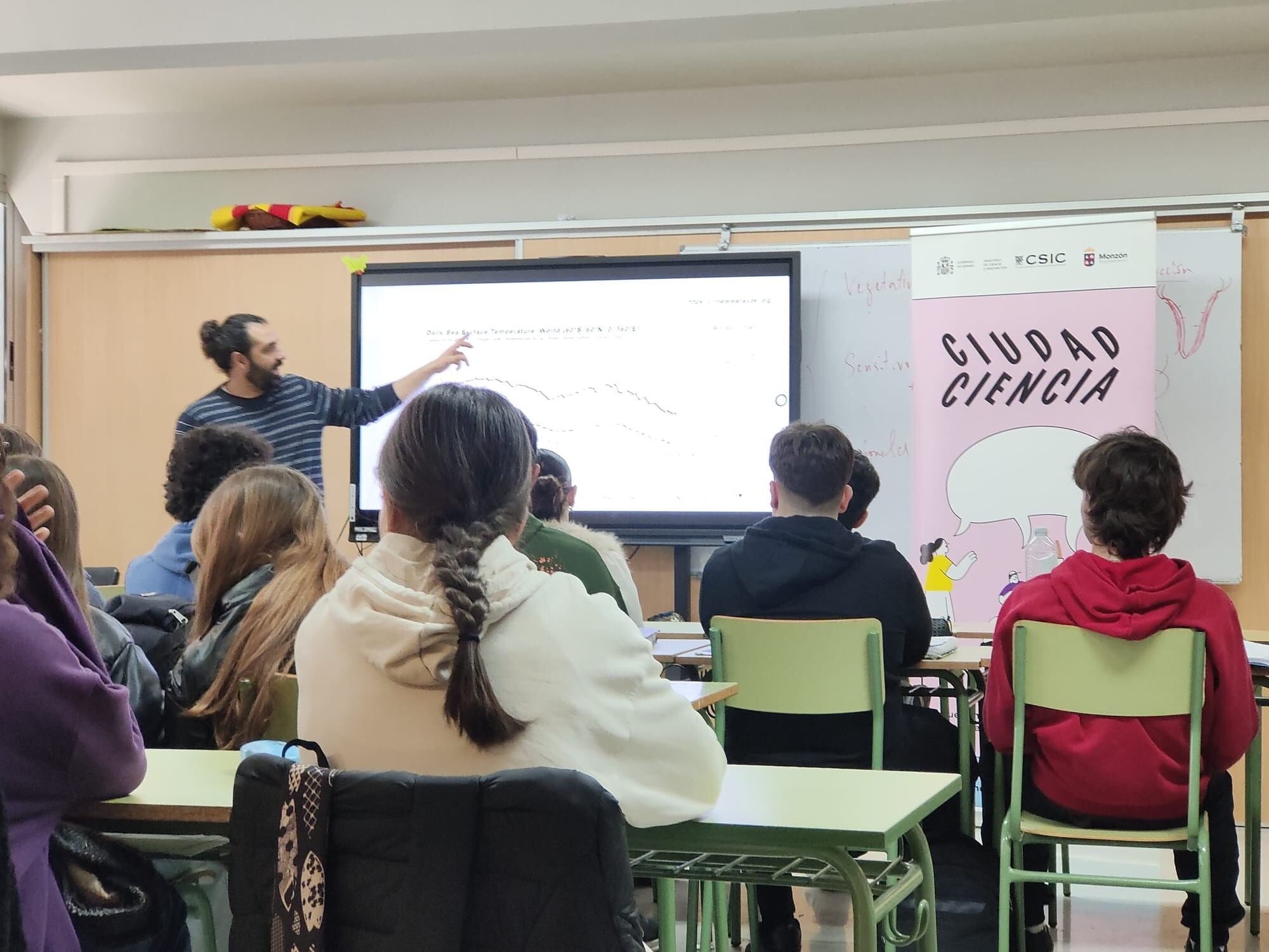 Jesús Revuelto del Instituto Pirenaico de Ecología ha impartido una charla en Monzón