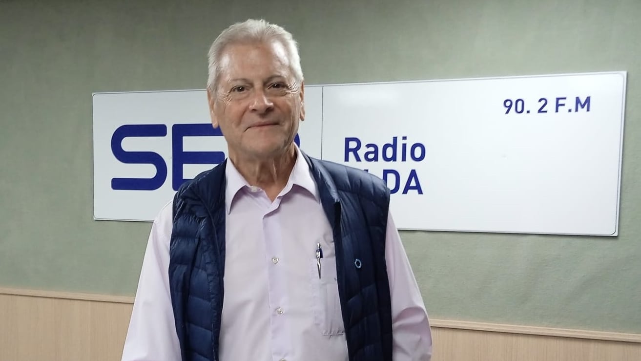 Fernando de la Torre en el estudio de Radio Elda SER