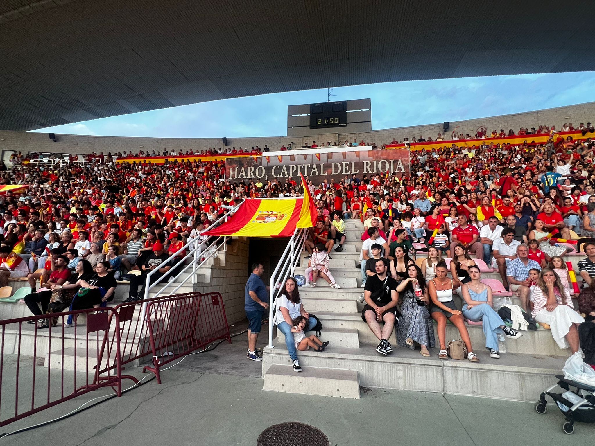 La ciudad de Luis de la Fuente vivió con una entrega total la victoria de la Roja