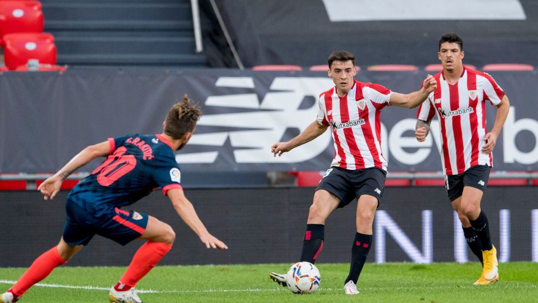 Oier Zarraga, durante el partido disputado con el primer equipo esta temporada frente al Sevilla