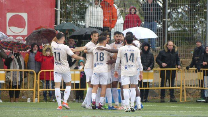 Los jugadores del Real Ávila celebran un gol en el último partido ante el Santa Marta