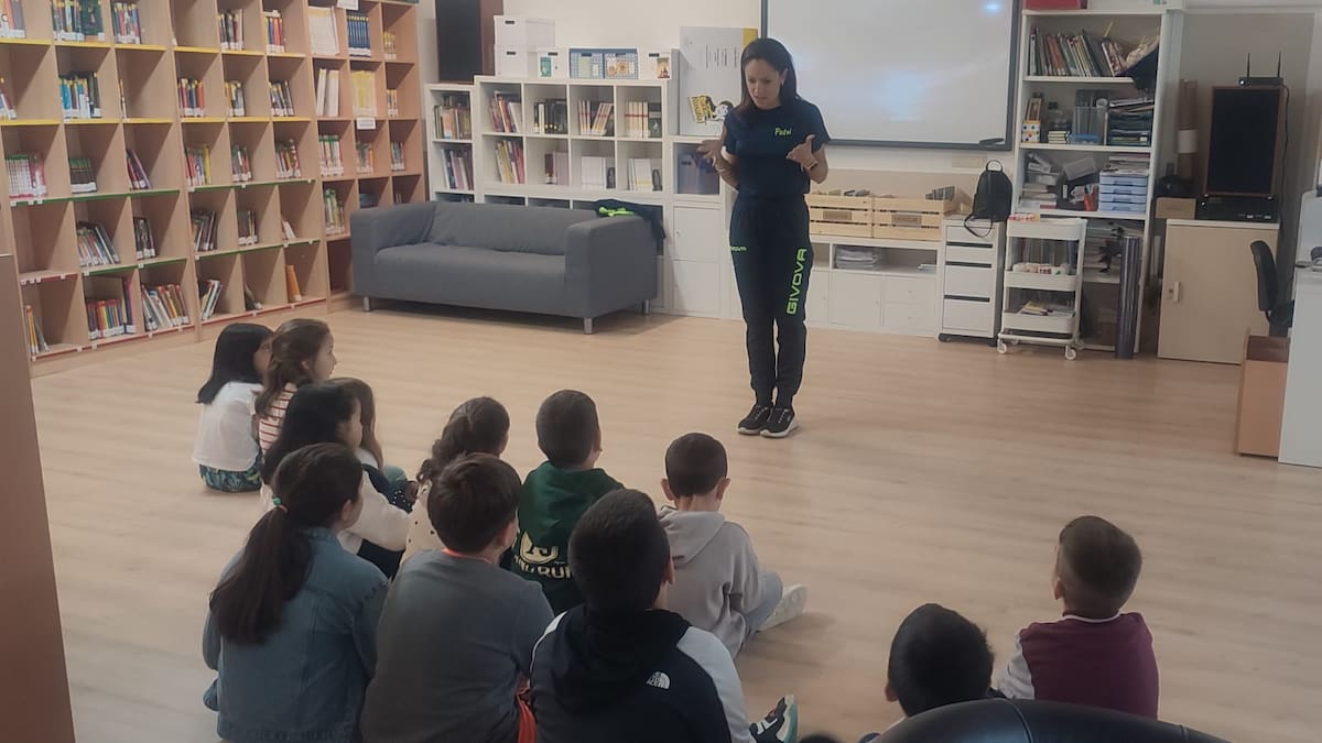 Mos acerca el baile deportivo al alumnado de primaria por el Día Internacional de la Danza