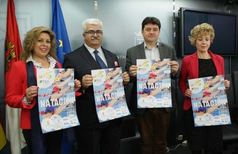 Antonia Coloma, directora provincial de Bienestar Social; Eloy Molina, presidente de FECAM, Francisco Navarro, concejal de Deportes y María Victoria Leal, diputada de Deportes