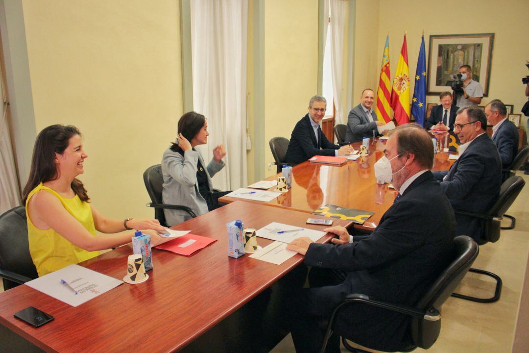 Reunión entre miembros de la Generalitat, CEV y los sectores de la Construcción y la Obra Pública de la Comunitat