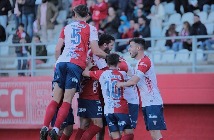 La plantilla celebra uno de los goles