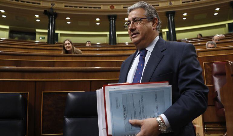 El ministro del Interior, Juan Antonio Zoido, en el hemiciclo del Congreso.