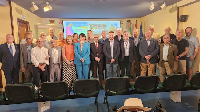 Foto de familia del IX Encuentro Provincial de Cronistas en Bedmar