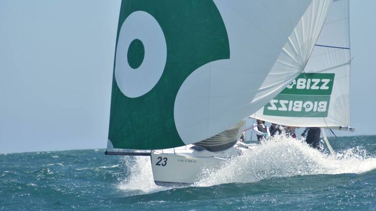 El 'Biobizz' de José Azqueta, la esperanza bizkaina en el Mundial J80 de Getxo