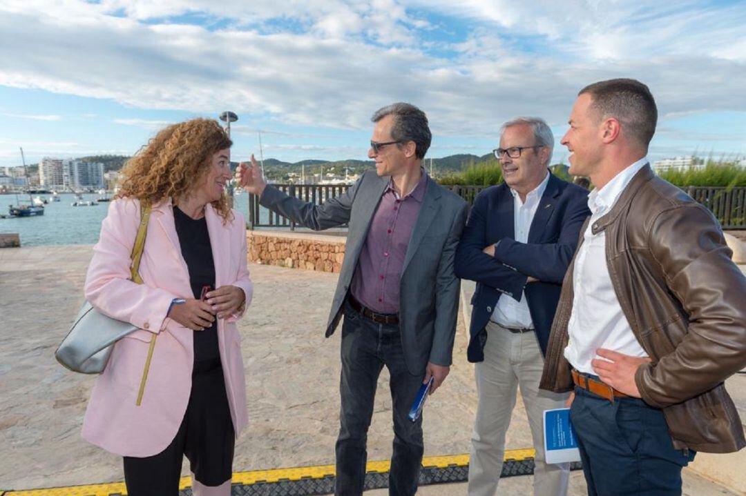 El ministro Pedro Duque con los socialistas de Ibiza