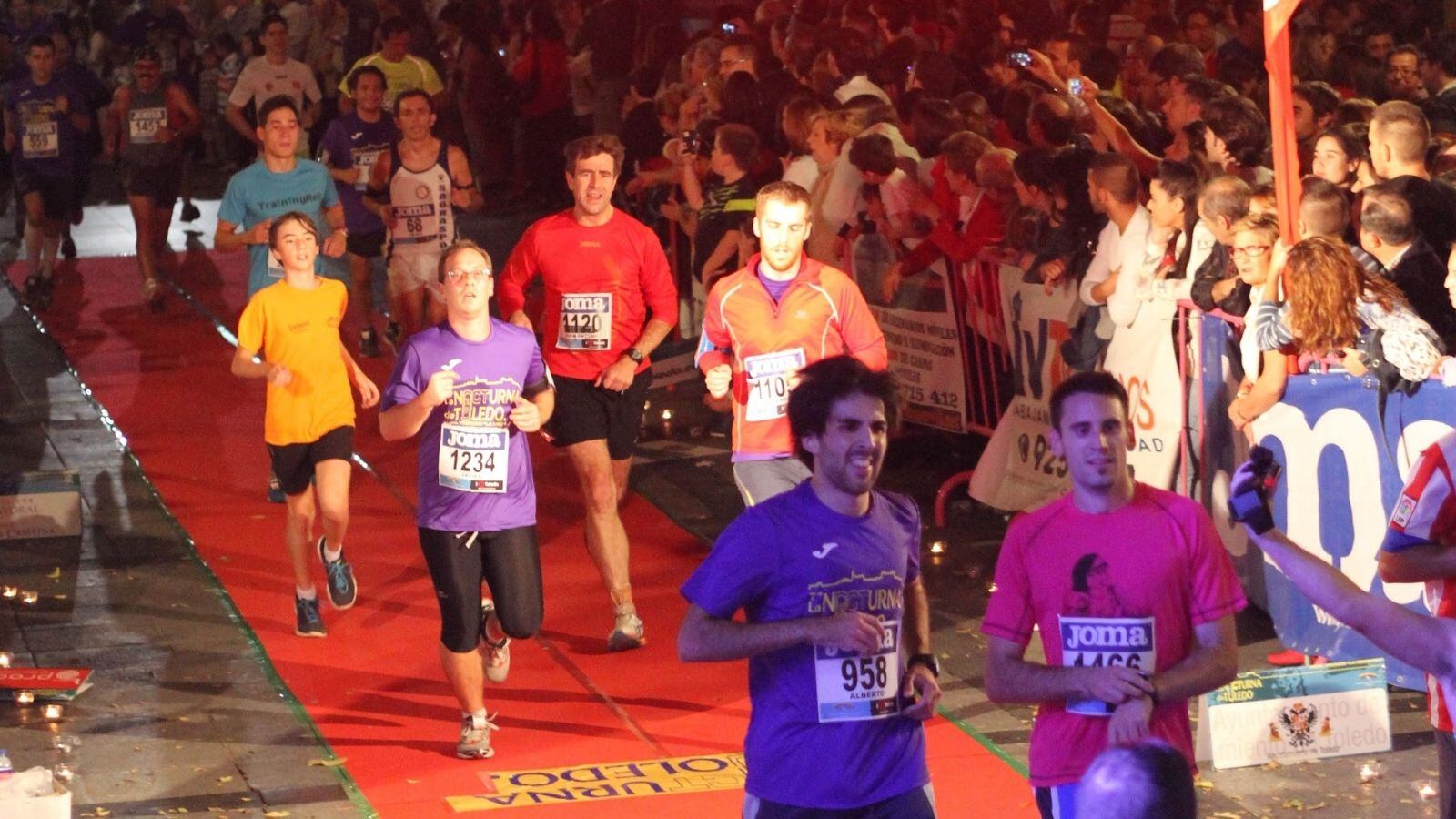 Imagen de archivo de la llegada de los corredores de &#039;La Nocturna&#039; de Toledo