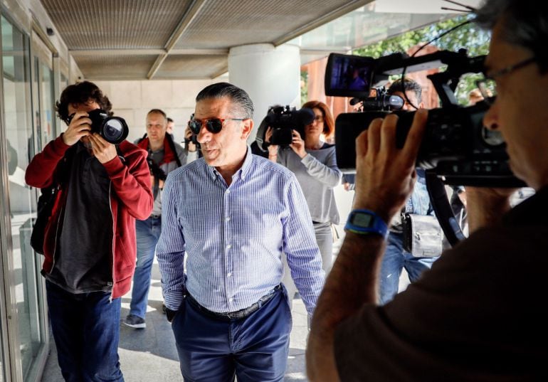 El expiloto y empresario Jorge Martínez &quot;Aspar&quot; a su llegada al juzgado que investiga supuestas irregularidades en la organización de los grandes premios de Fórmula Uno de València donde comparece como investigado. 