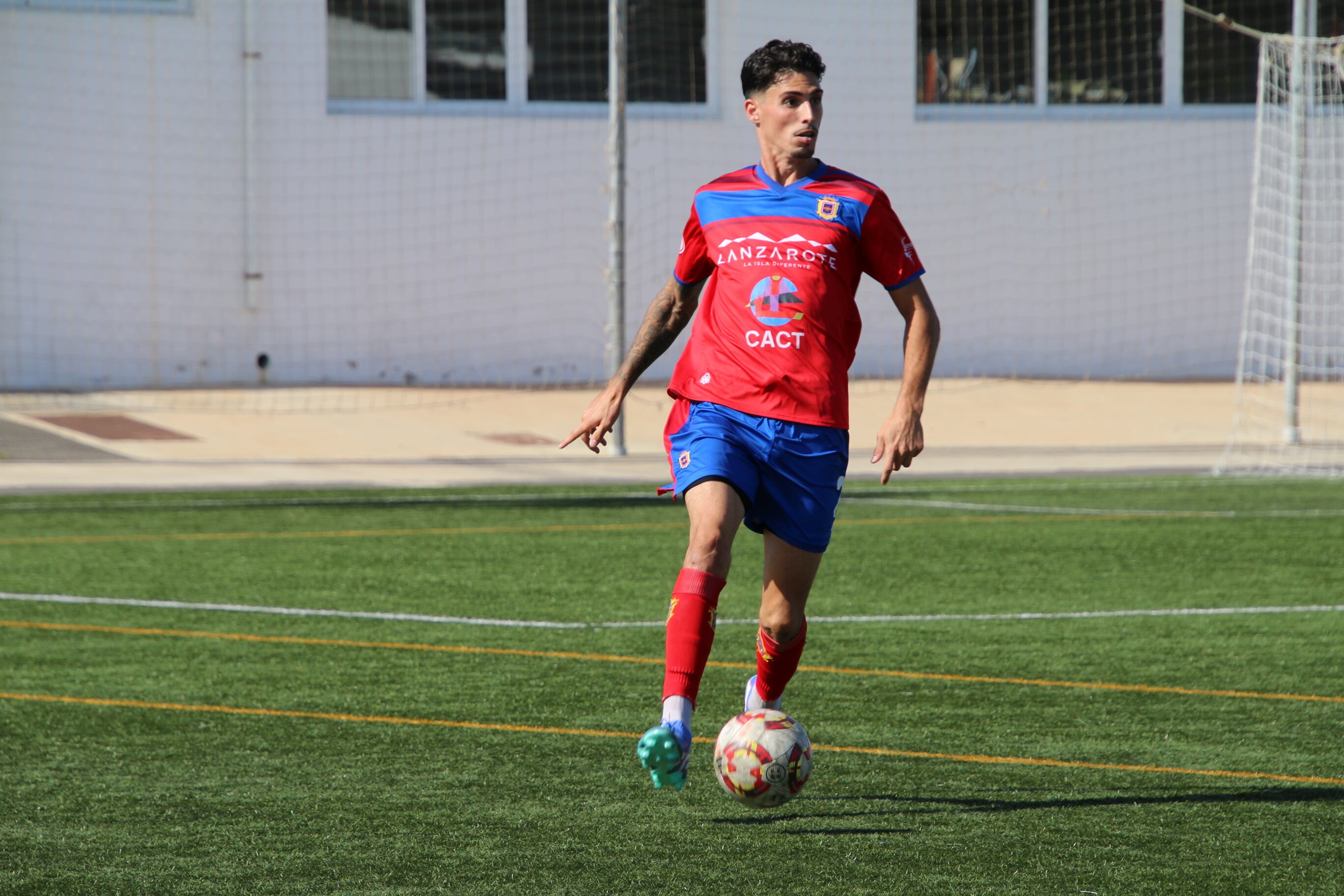 Alex Cruz durante un partido de la UD Lanzarote.