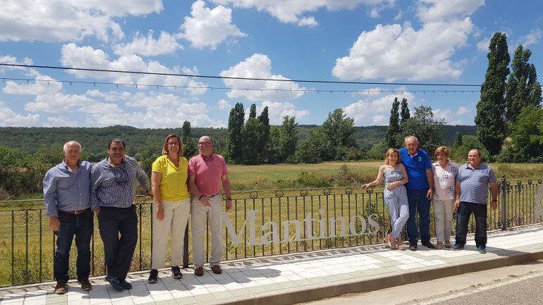 La presidenta de la Diputación ha visitado la localidad de Mantinos (Palencia)