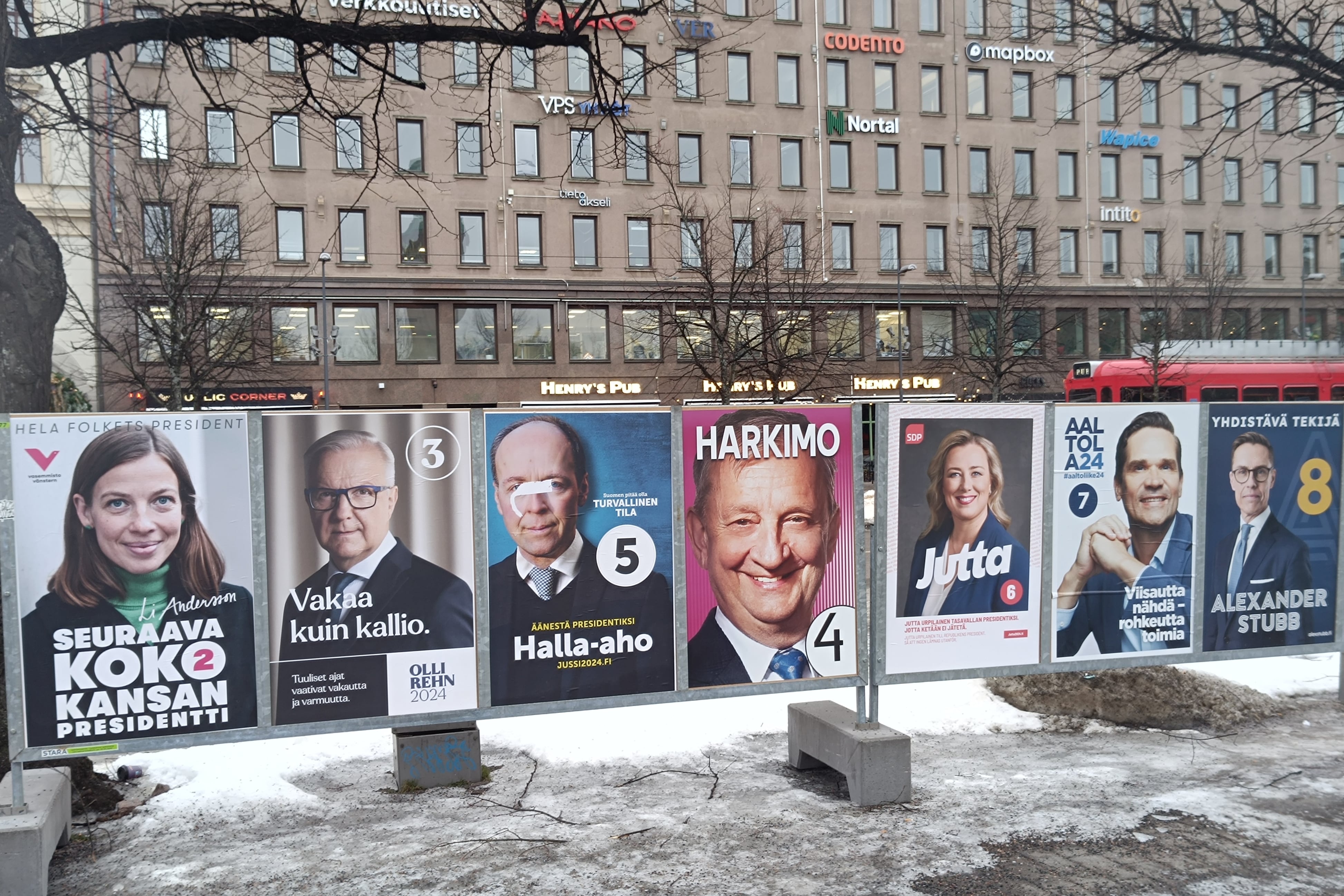 El candidato conservador Alexander Stubb y el ecologista Pekka Haavisto encabezan los sondeos previos a las elecciones presidenciales que se celebrarán este domingo en el país nórdico. EFE/Anxo Lamela