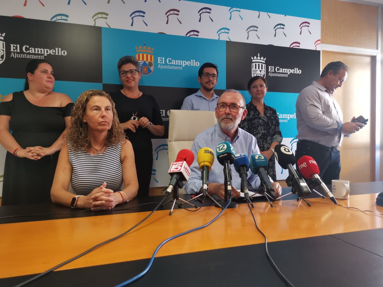 Imagen de la rueda de prensa ofrecida por el alcalde de El Campello, Juan José Berenguer, y los ediles populares