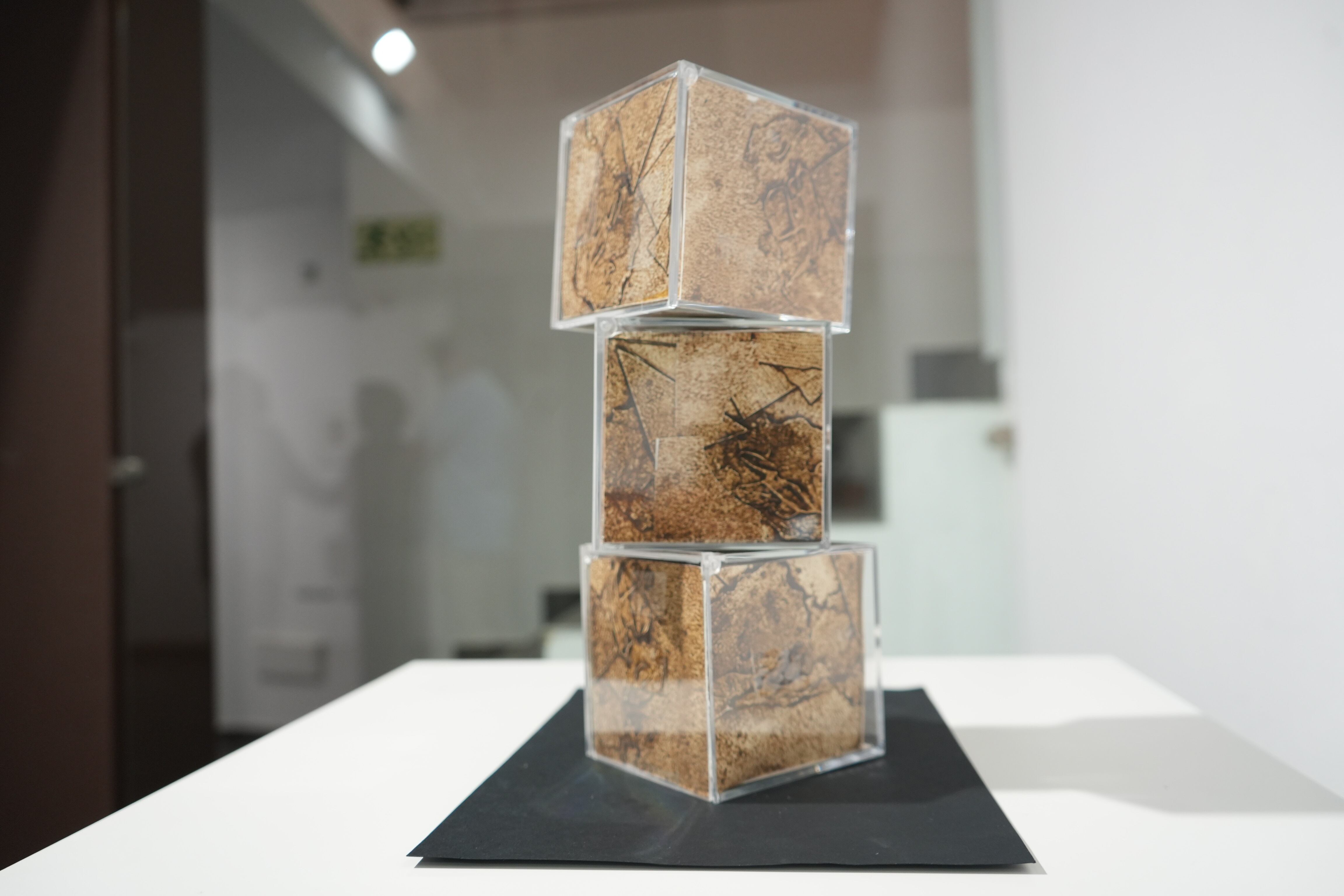 La exposición &#039;Piedra sobre piedra&#039; reinterpreta el patrimonio conquense.