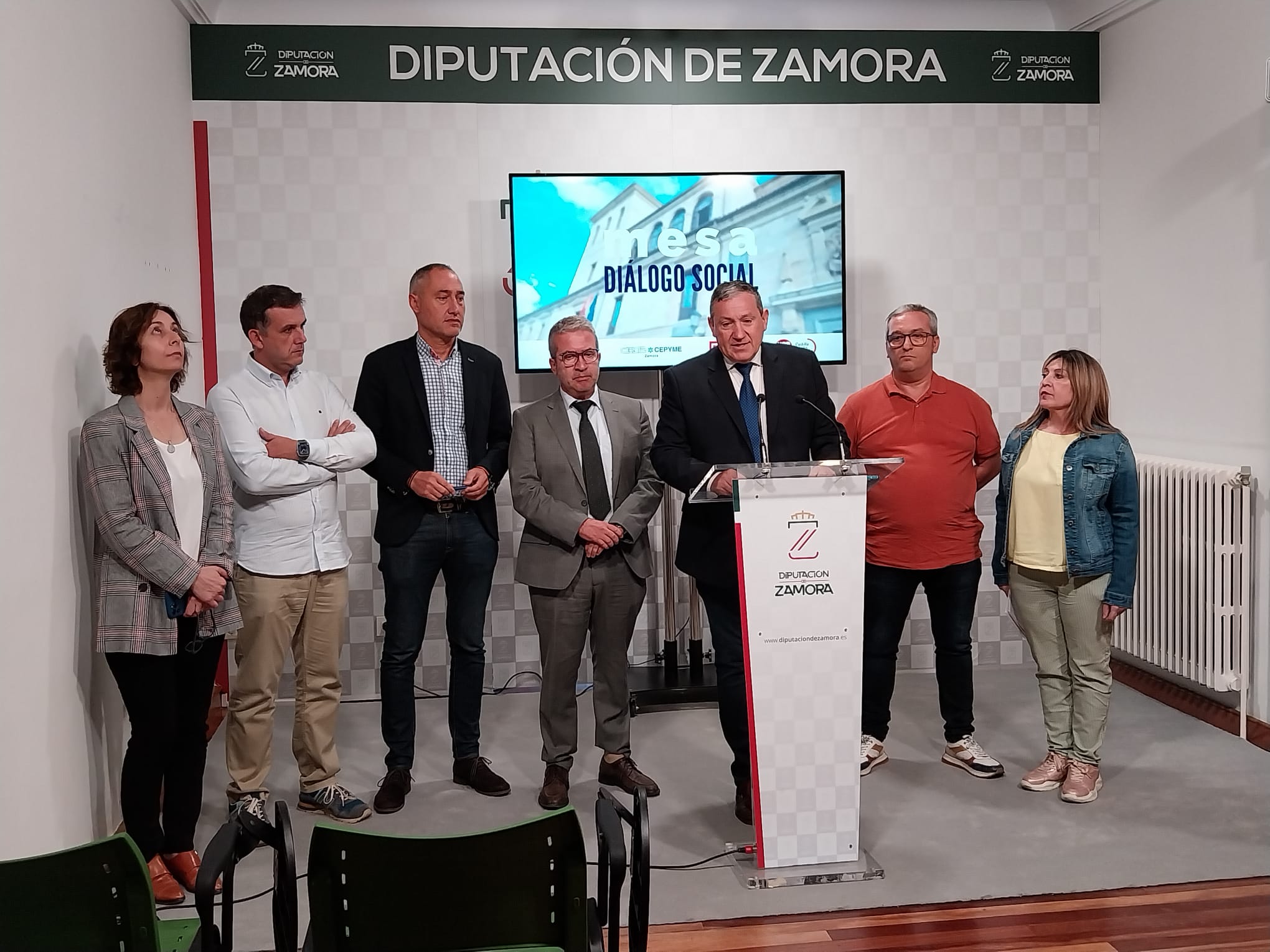 Participantes en la mesa del diálogo social