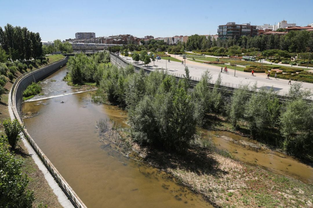 Imagen del parque de Madrid Río, por el que discurre el río Manzanares, que será uno de los puntos a los que prestará especial atención el dispositivo del Ayuntamiento. 
 