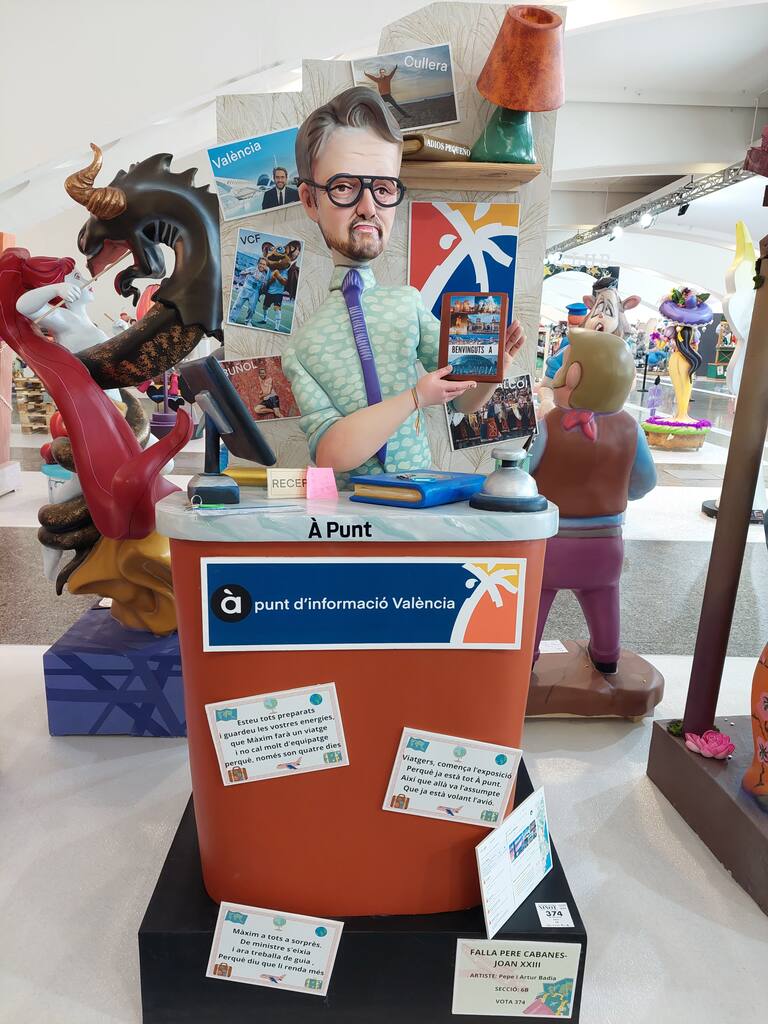 La Exposición del Ninot de las Fallas 2023 abre sus puertas con 750 figuras que rebosan diseño y sátira. Todas ellas quieren salvarse de las llamas gracias al voto popular.