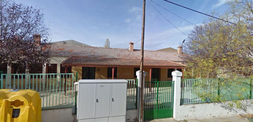 La escuela de Albendea fue una de las 36 que cerraron en la provincia en 2012