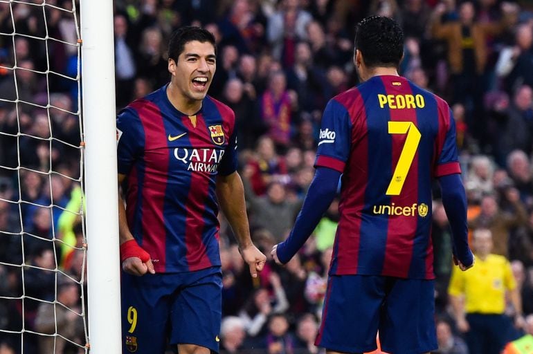 BARCELONA, SPAIN - DECEMBER 20: Luis Suarez of FC Barcelona celebrates with his teammate Pedro Rodriguez of FC Barcelona after scoring his team&#039;s second goalduring the La Liga match between FC Barcelona and Cordoba CF at Camp Nou on December 20, 2014 in B