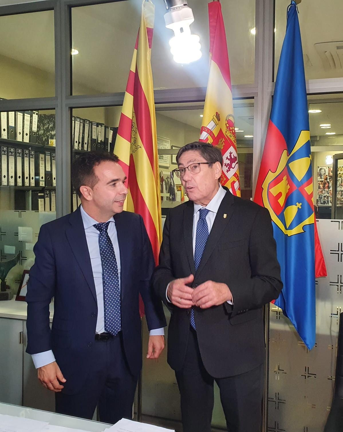 Jesús Guerrero, Portavoz del PAR en las Cortes de Aragón y concejal del Ayuntamiento de Monzón, junto a Arturo Aliaga, vicepresidente y consejero de Industria, Competitividad y Desarrollo Empresarial del Gobierno de Aragón