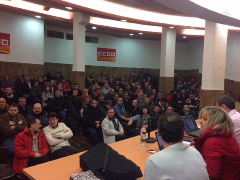 Imagen de una de las asambleas de este sábado en la sede de CCOO