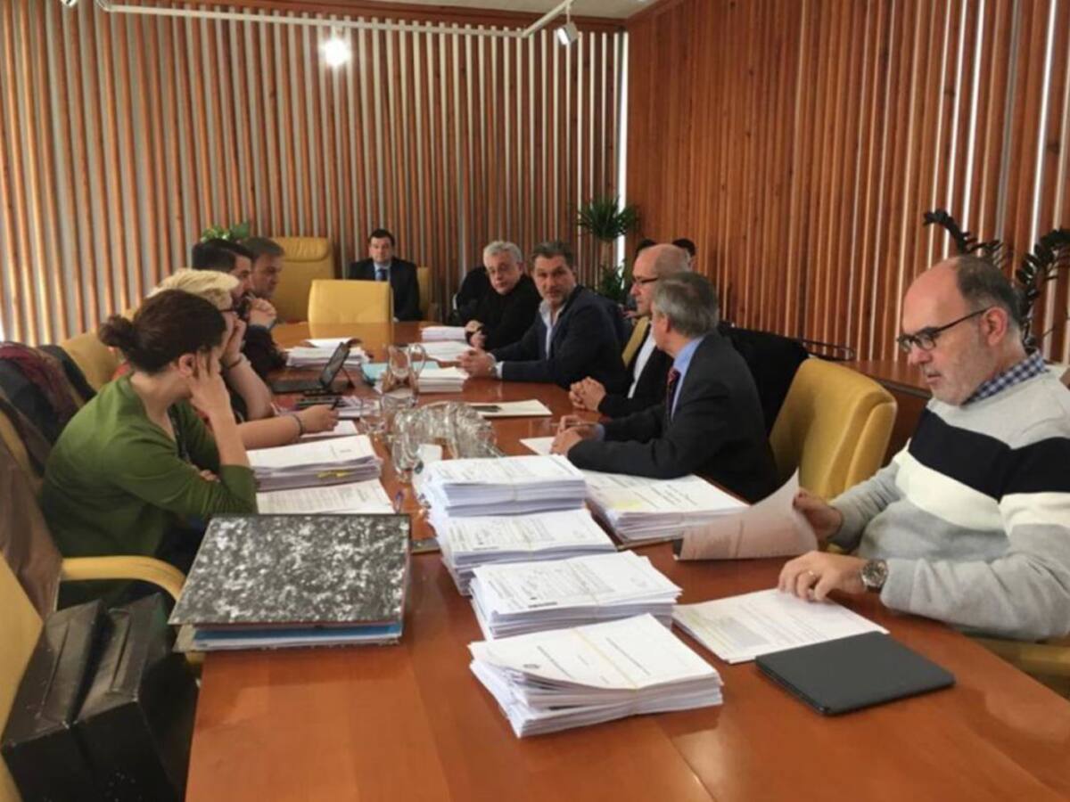 Los exediles Vara (PSOE) y Cortés (PP) esquivan la comisión de limpieza de colegios y dependencias municipales