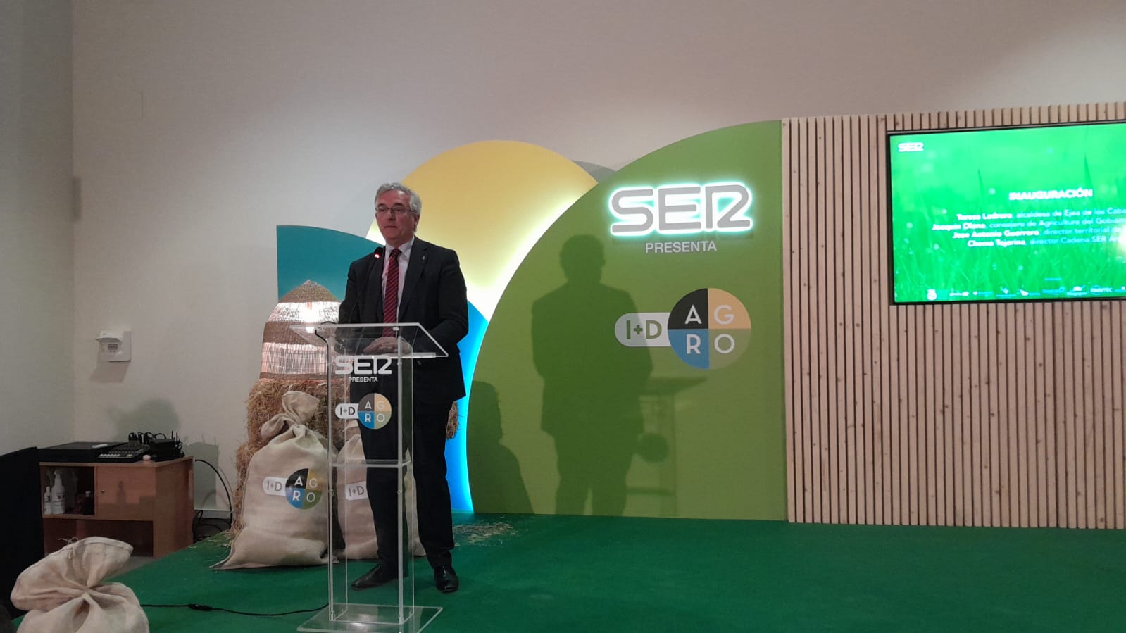 I+D Agro en Ejea. Joaquín Olona, consejero de Agricultura del Gobierno de Aragón