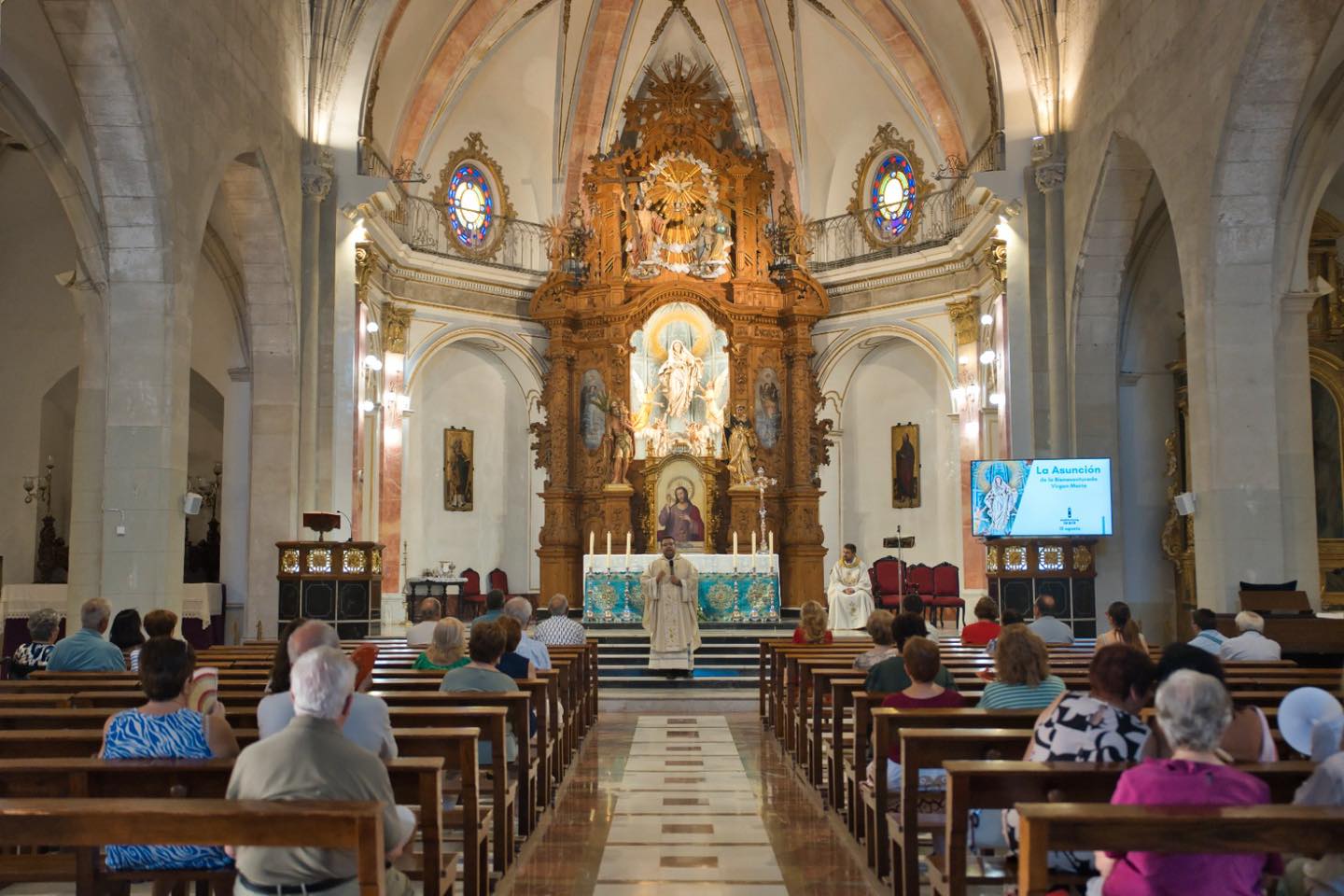 Momento del oficio religioso