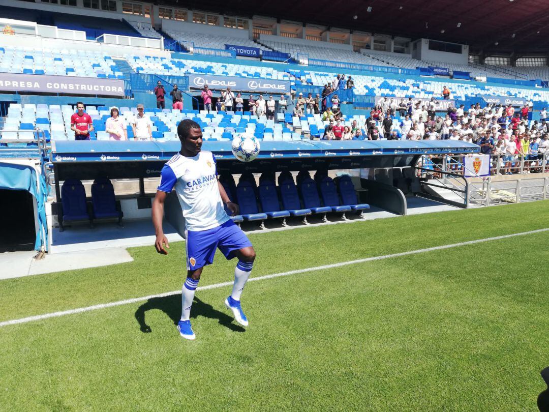 Federico Bikoro en su presentación ante la afición zaragocista