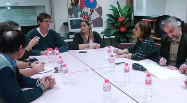 Sergio Inclán, con gafas, en una reunión con el Grupo Socialista en el Ayuntamiento de Palencia