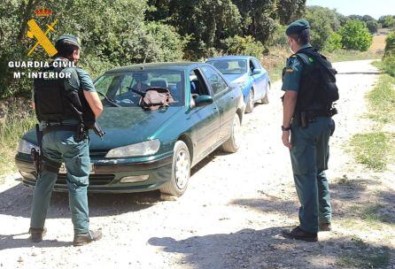 El vehículo fue localizado en un camino de tierra