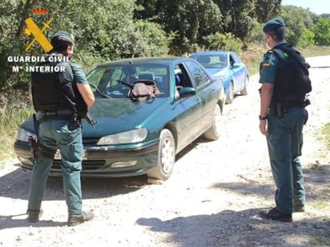 El vehículo fue localizado en un camino de tierra