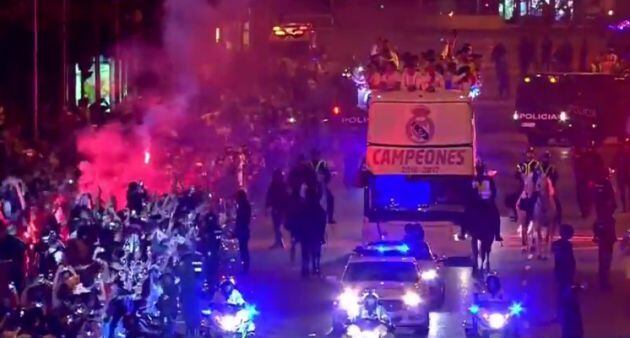 Los campeones de Liga, a su llegada a Cibeles, donde les esperaban miles de aficionados