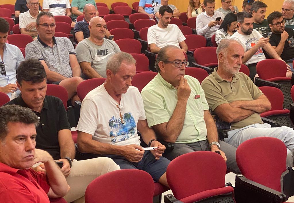 Jesús Naveiro junto a Carrión, Picornell y Olagüe durante la Asamblea