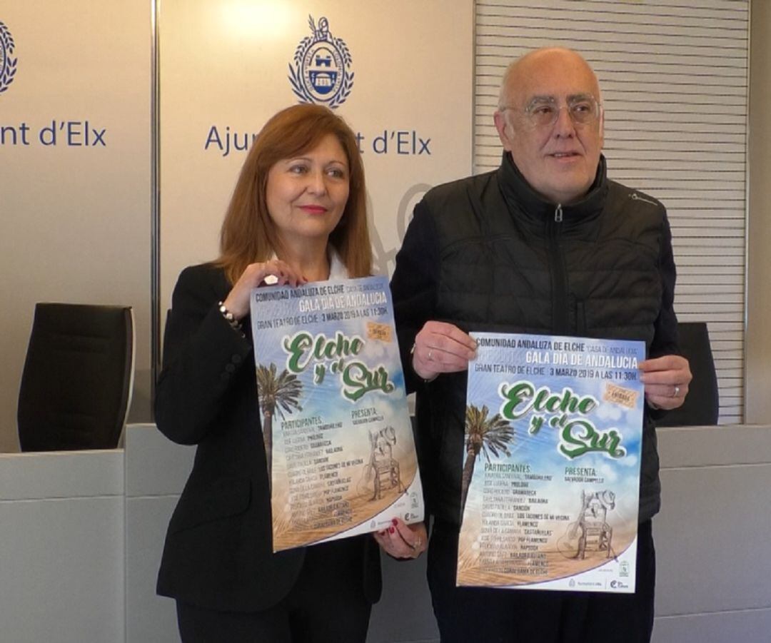 La presidenta de la Casa de Andalucia con el concejal de Fiestas.