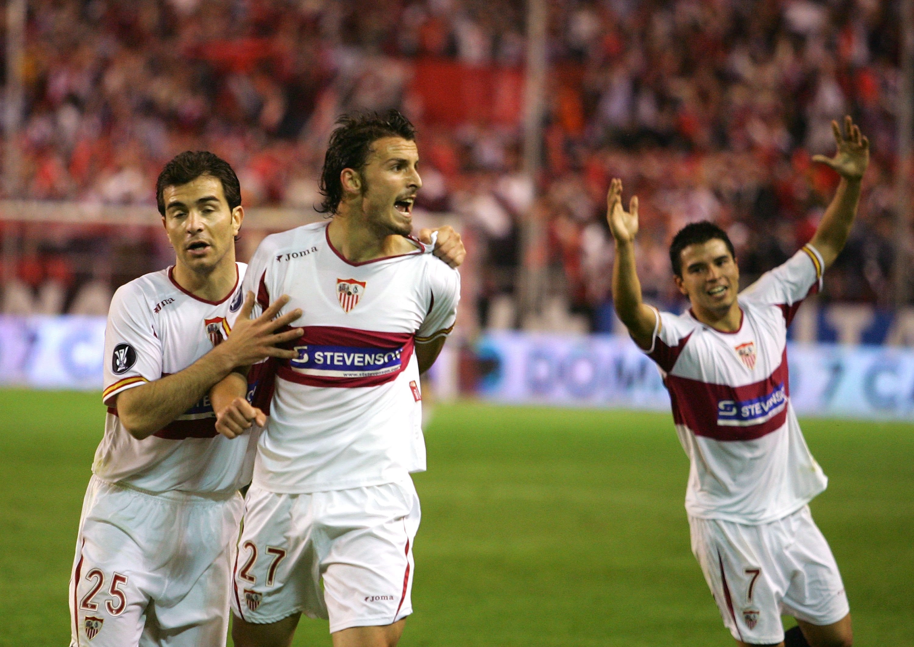 Antonio Puerta celebra un gol durante un partido con el Sevilla.