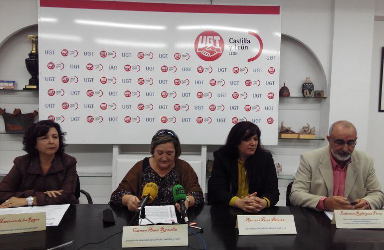 La Secretaria de Salud Laboral de UGT-Castilla y León, Carmen Amez, en rueda de prensa