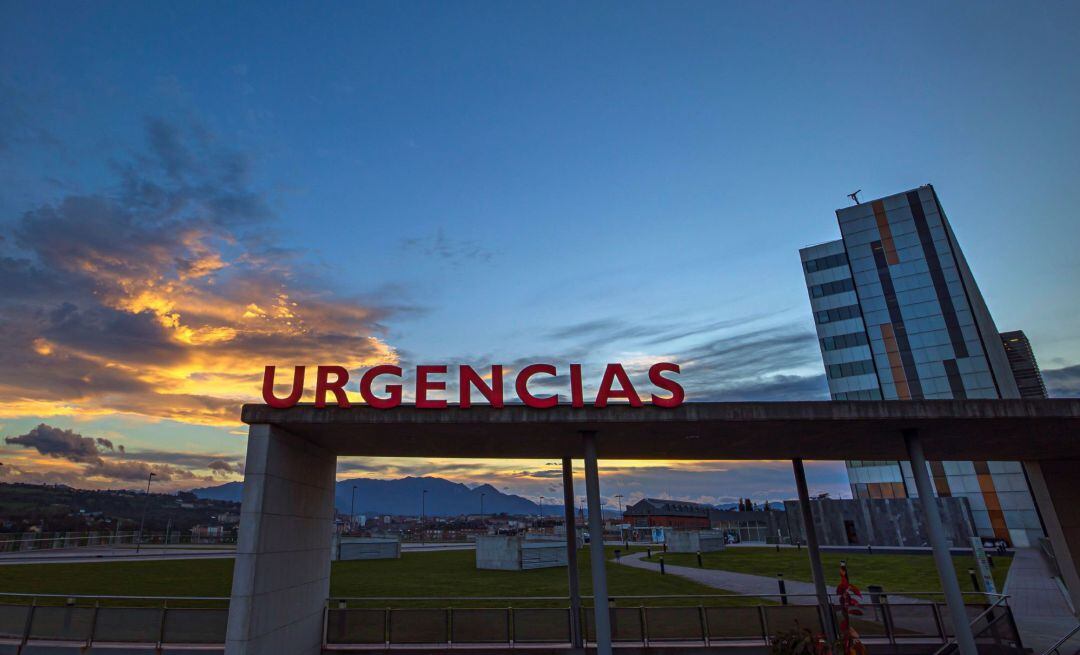 Entrada a urgencias del Hospital Universitario Central de Asturias (HUCA)