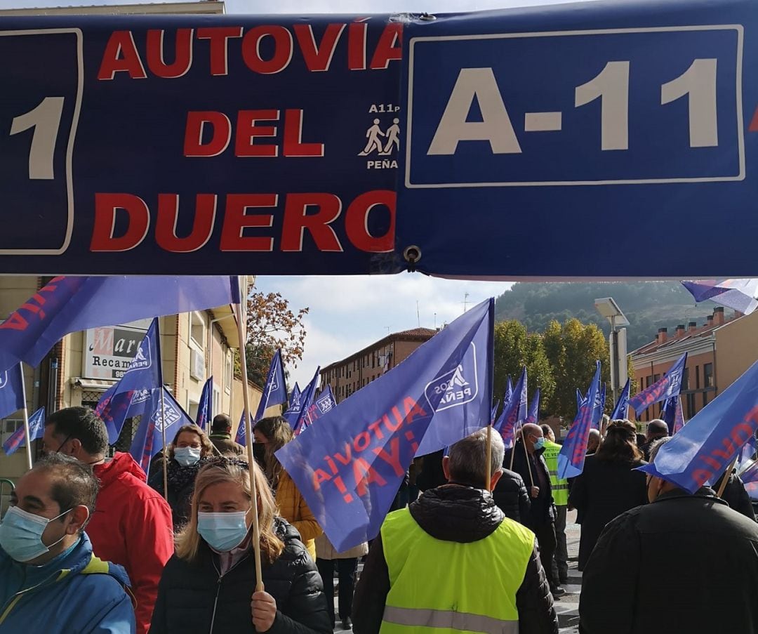 Imagen de una de las concentraciones de la Plataforma A11 Pasos de Peñafiel.