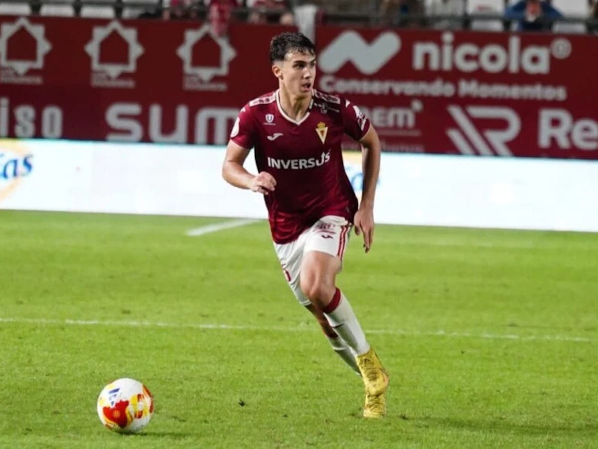 Buenas noticias en la defensa del Real Murcia: Héctor Pérez, muy cerca de volver