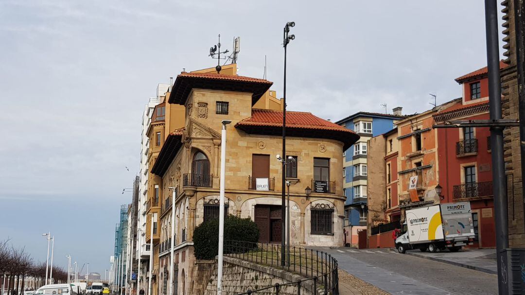 El edificio de la Casa Paquet busca ser albergue de peregrinos.