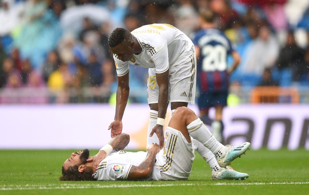 Marcelo se duele en el partido de LaLiga frente al Levante