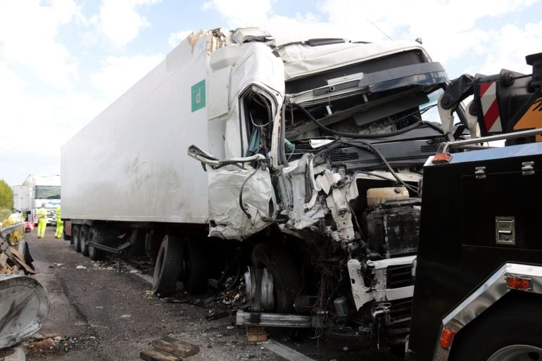 Un dels camions implicats en l&#039;accident a l&#039;A-2, a Ribera d&#039;Ondara.