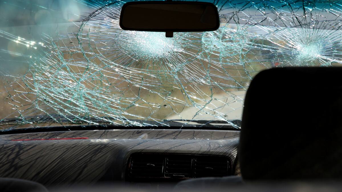 Alvaro Morales, vecino de Vistabella: 'Me han destrozado todas las lunas del coche"