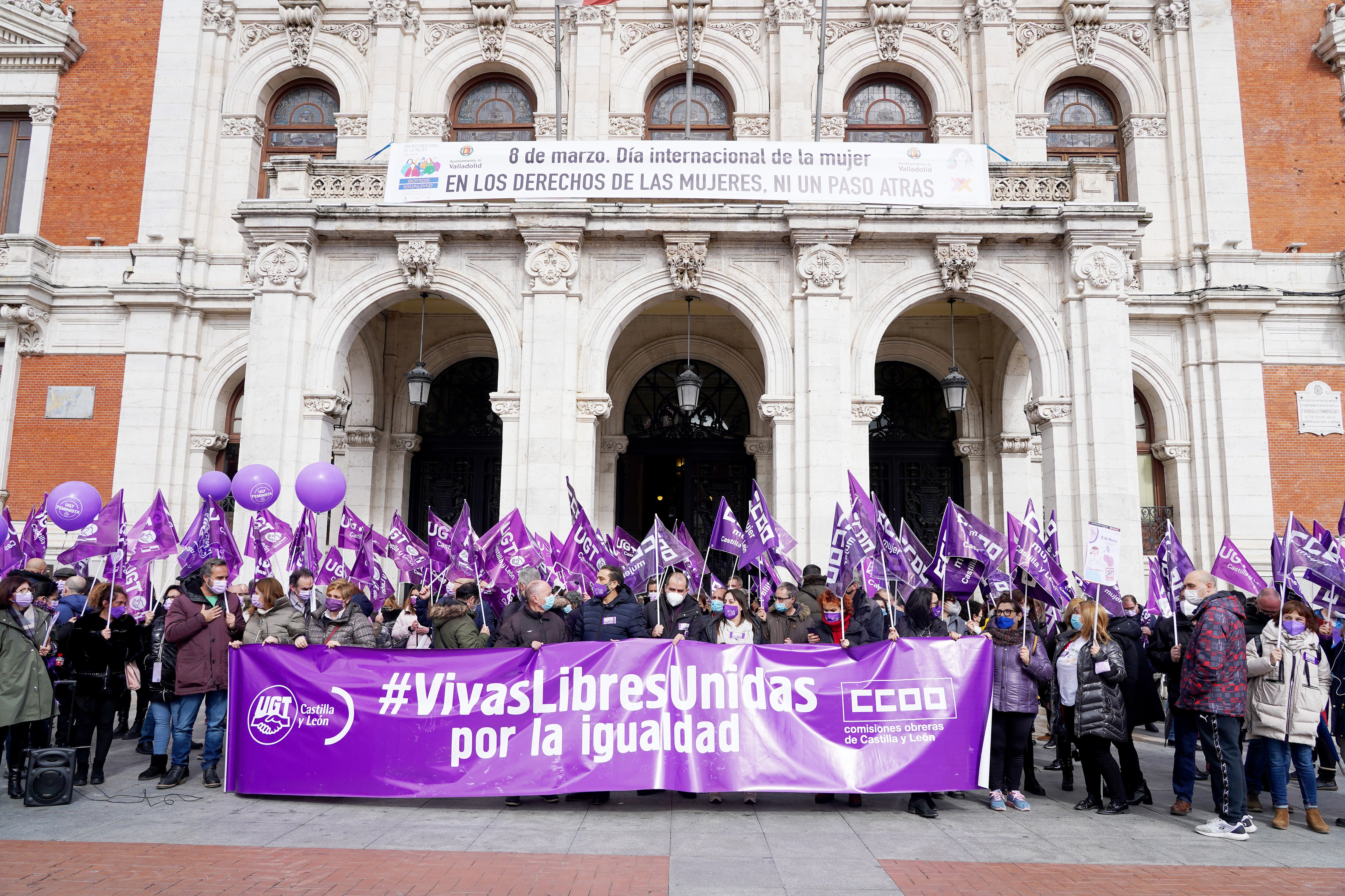 Concentración de CCOO y UGT con motivo del Día Internacional de la Mujer