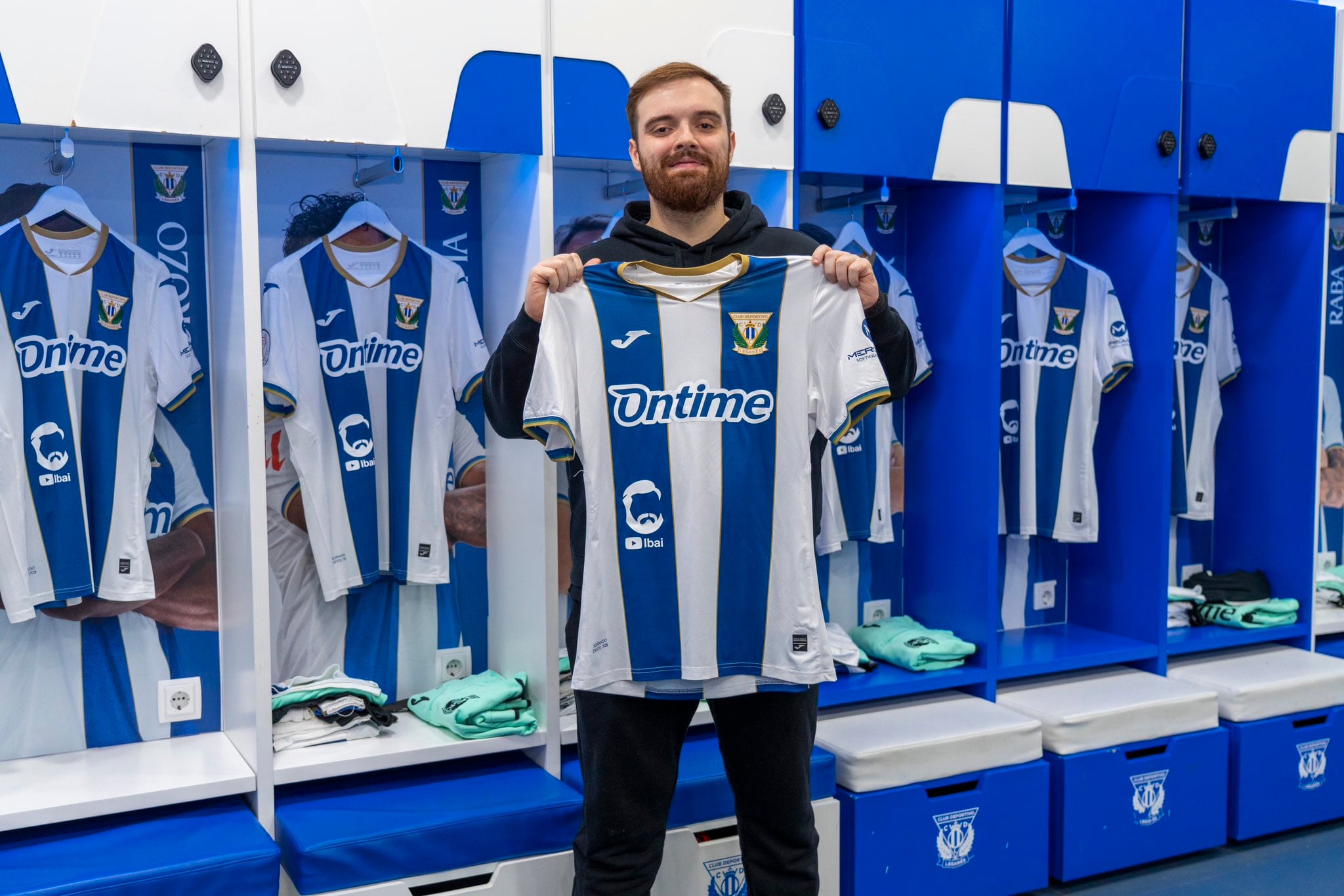 Ibai Llanos con la camiseta del CD Leganés que ha patrocinado