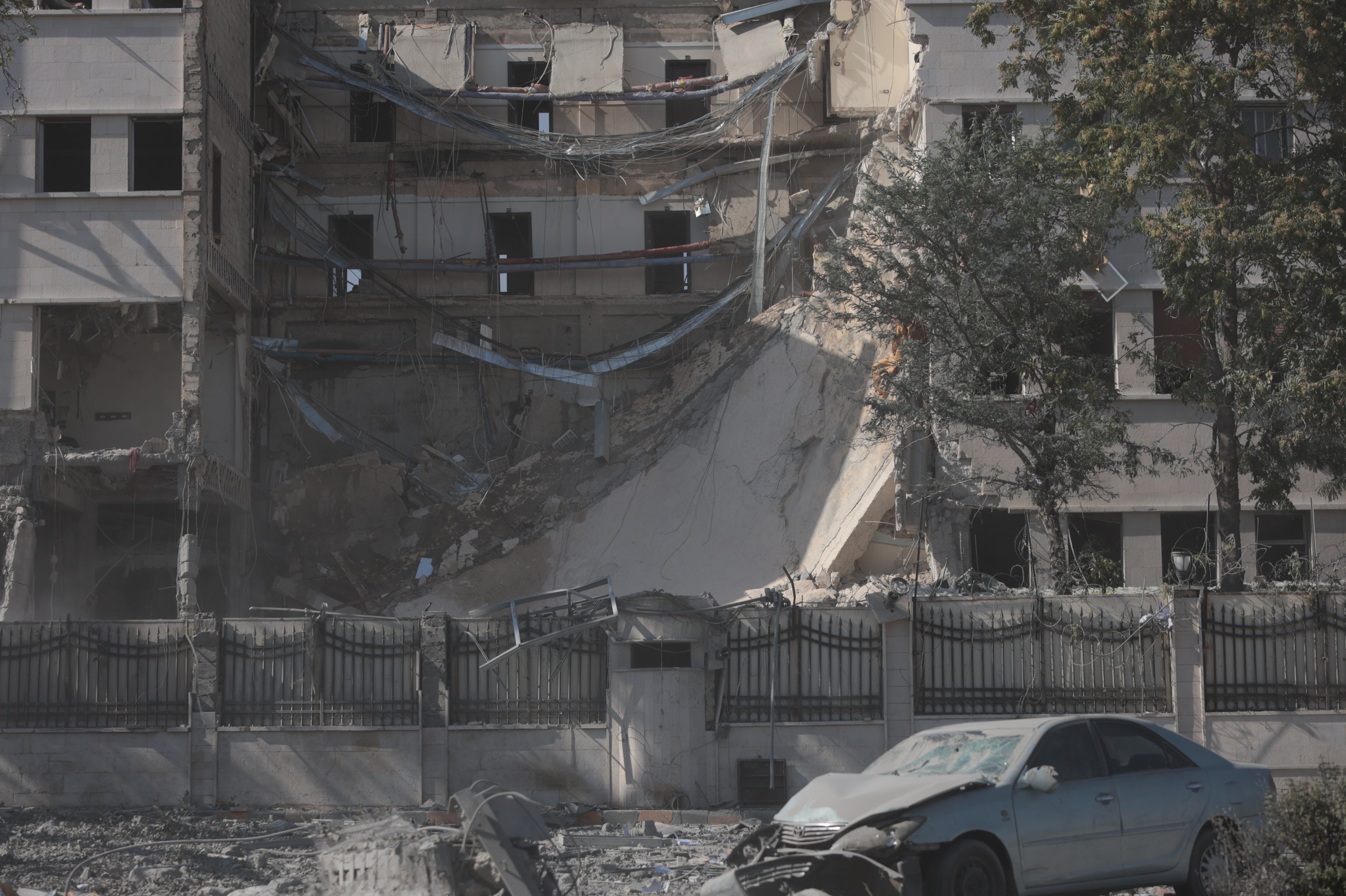 Israel ataca la sede del ejército sirio en Damasco.