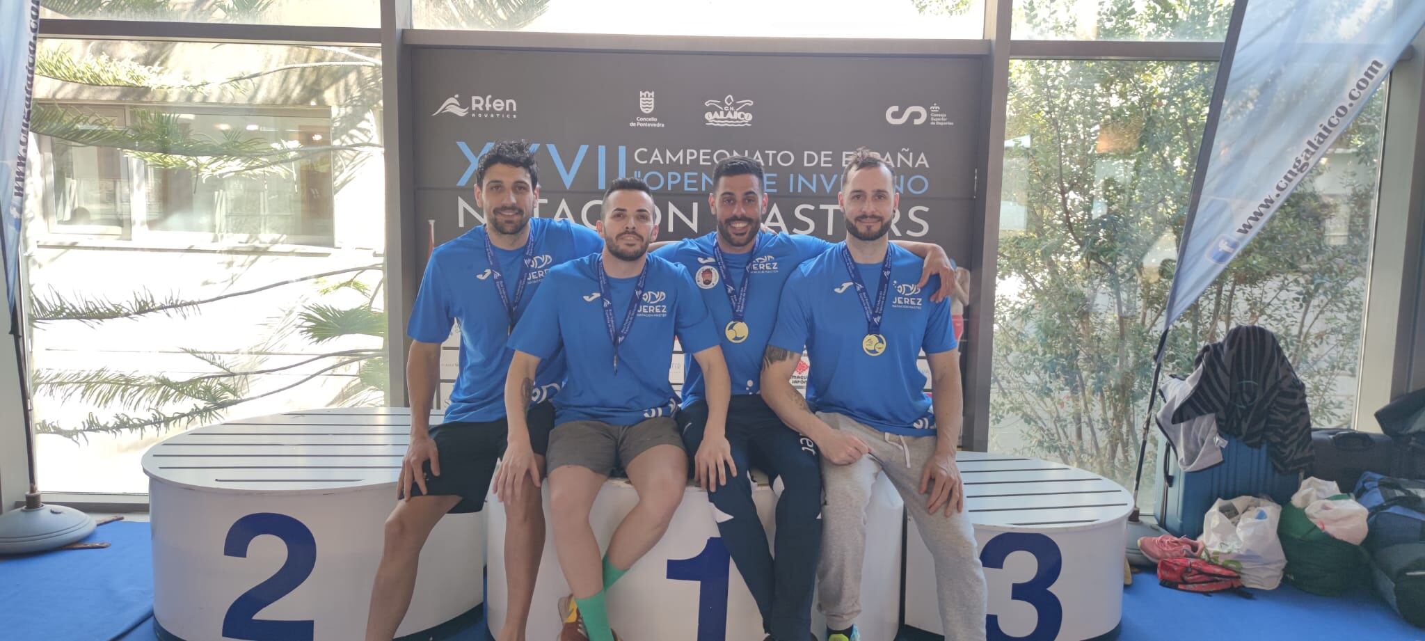 Magnífico papel del Jerez Natación Máster en Pontevedra